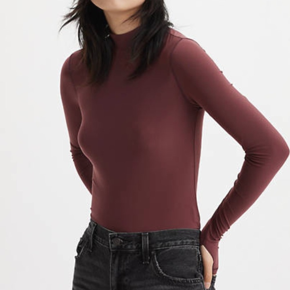 NWT Levi’s Women's Mammoth Second Skin Levi’s Burgundy Long Sleeve Top